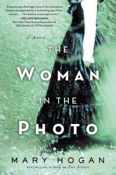 The woman in the photo : a novel  Cover Image